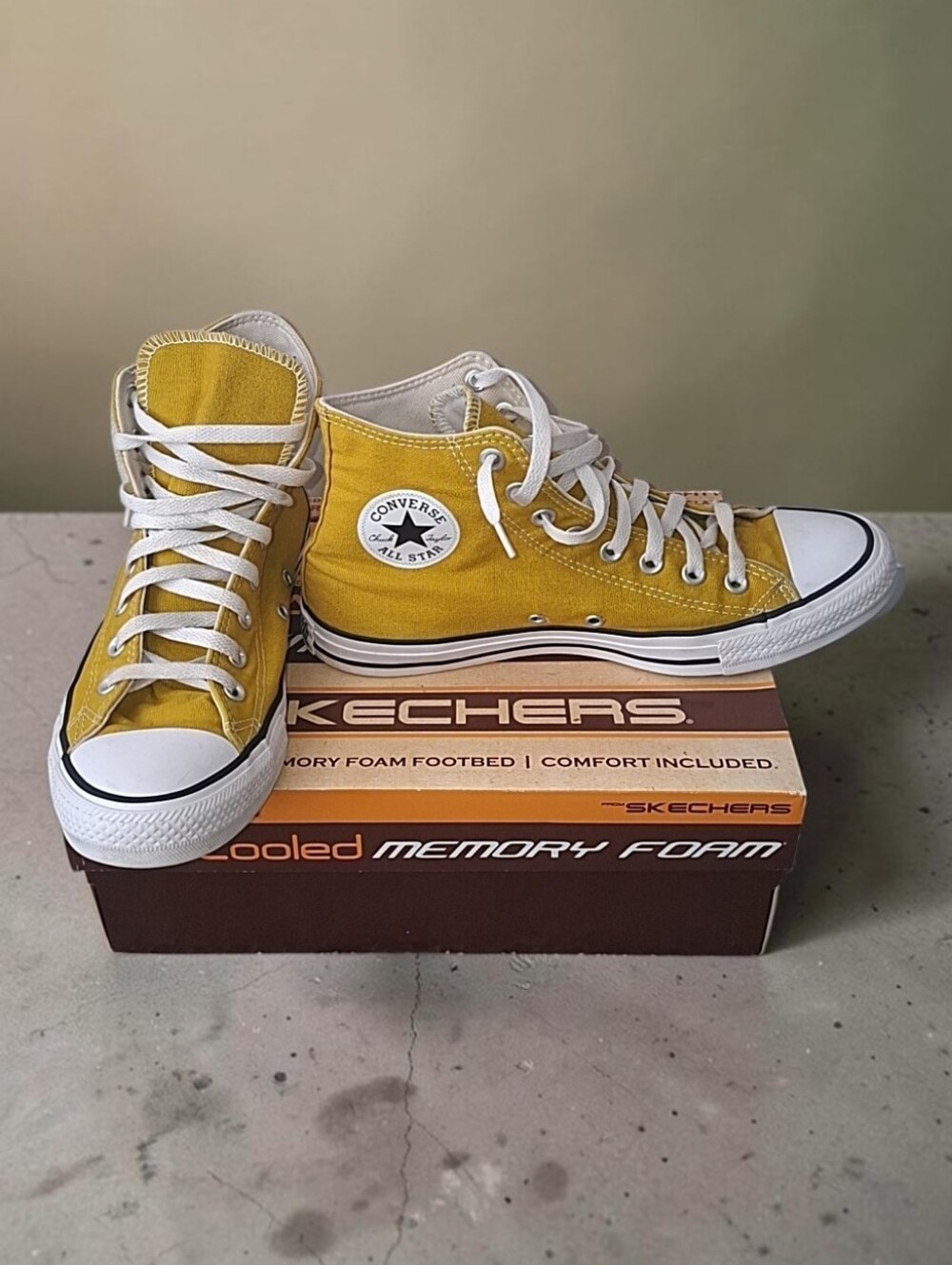 Converse Chuck Taylor Allstars Mens Yellow High Top Sneakers Size 8.5